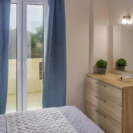 Sofia's Apts דירה *