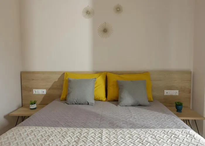 Sofia's Apts דירה *